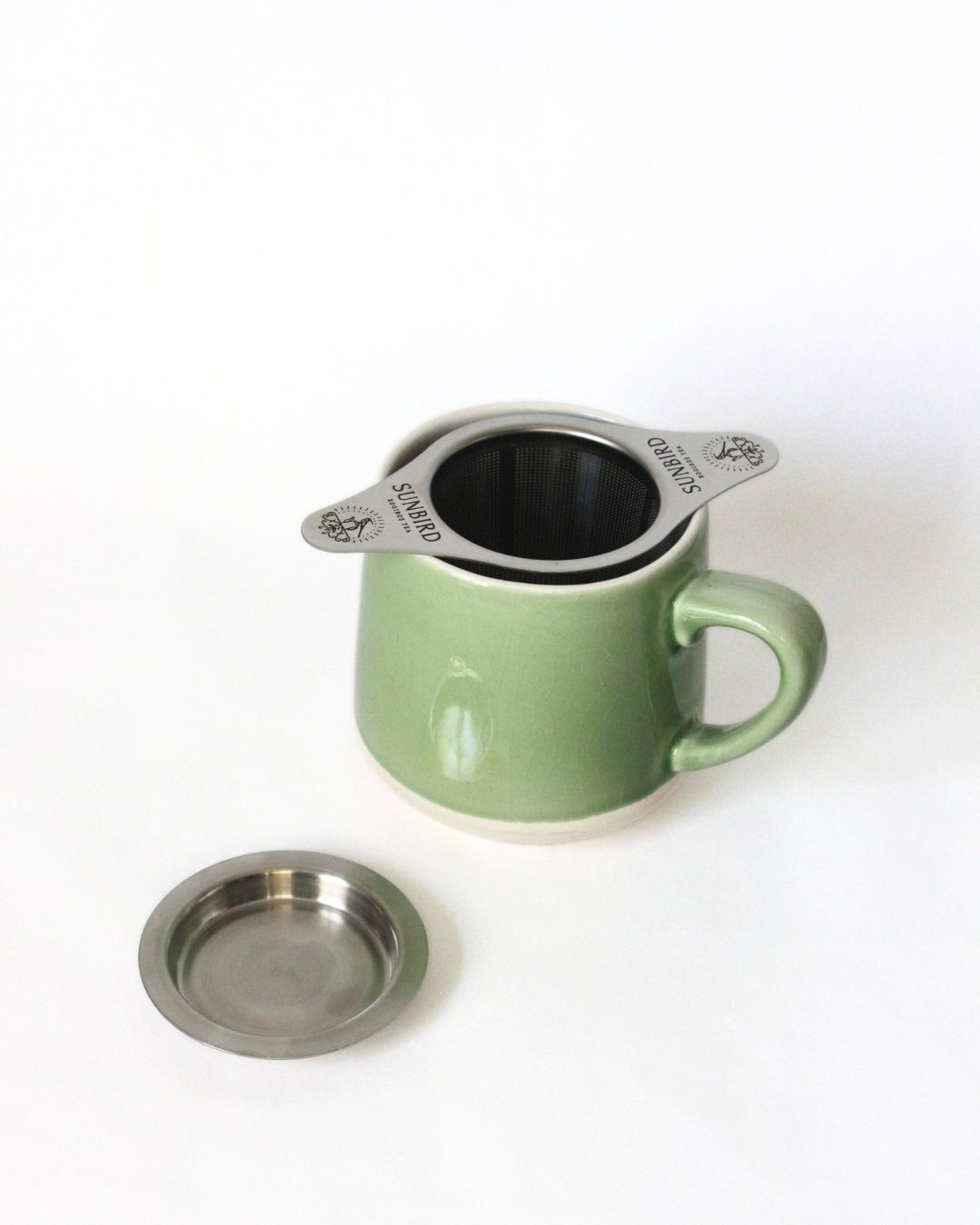 Double-handle tea infuser with a lid